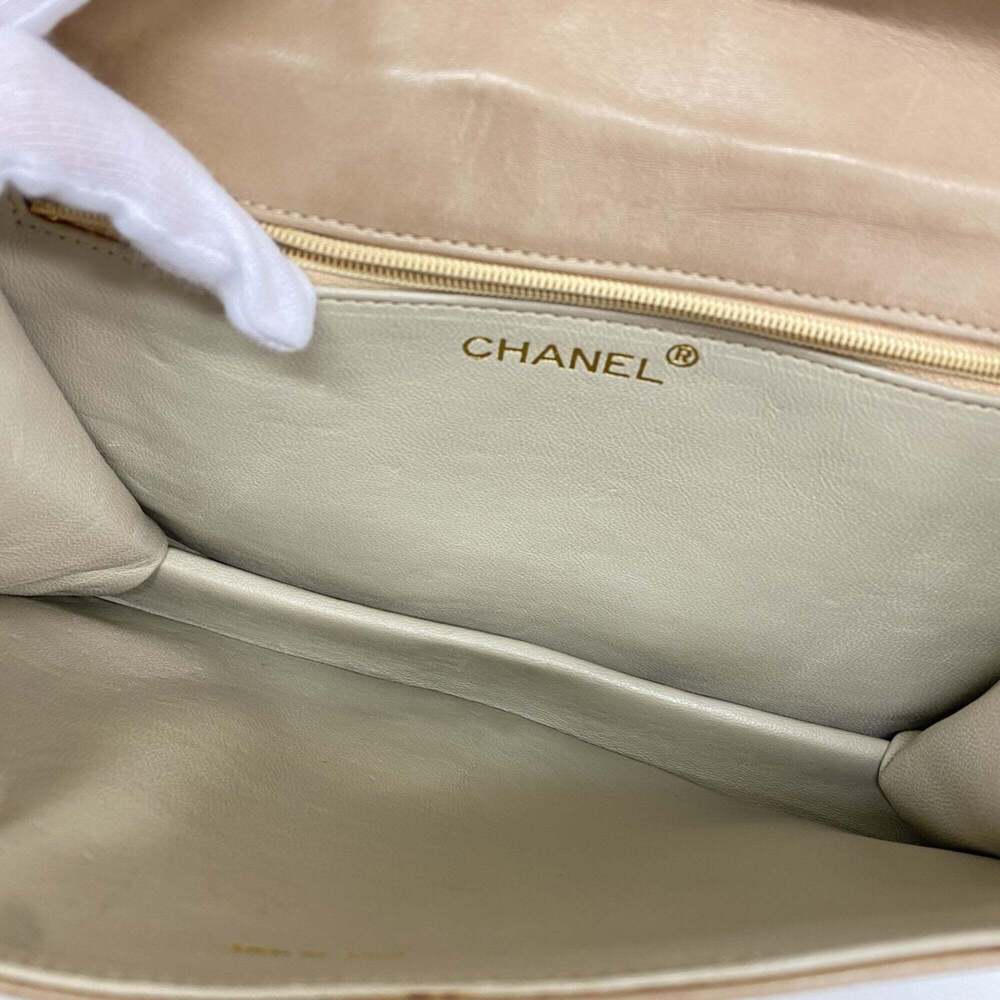 CHANEL Cream Lambskin Leather Shoulder Bag - Picture 4 of 14